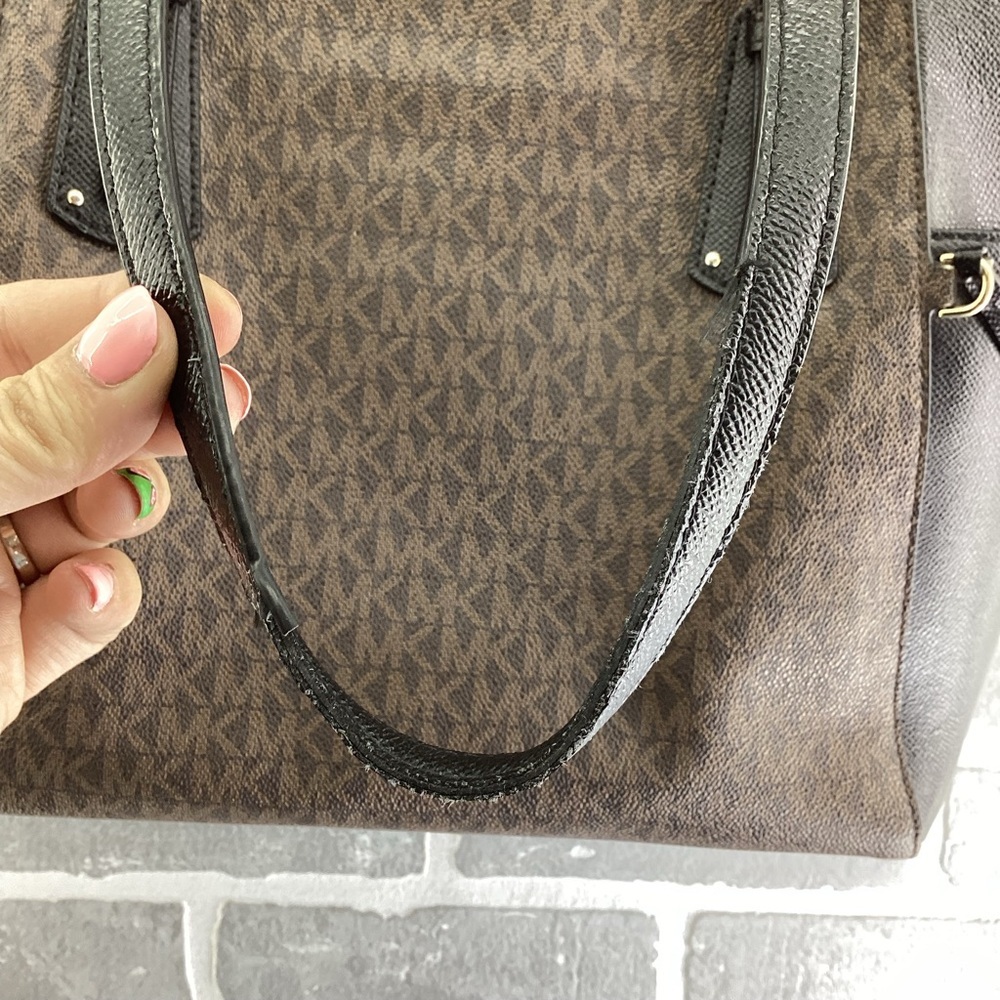 Michael Kors Brown and Black Women's Voyager Small Logo Tote Bag - Picture 4 of 10